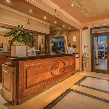 Grande Albergo Сестри-Леванте Экстерьер фото