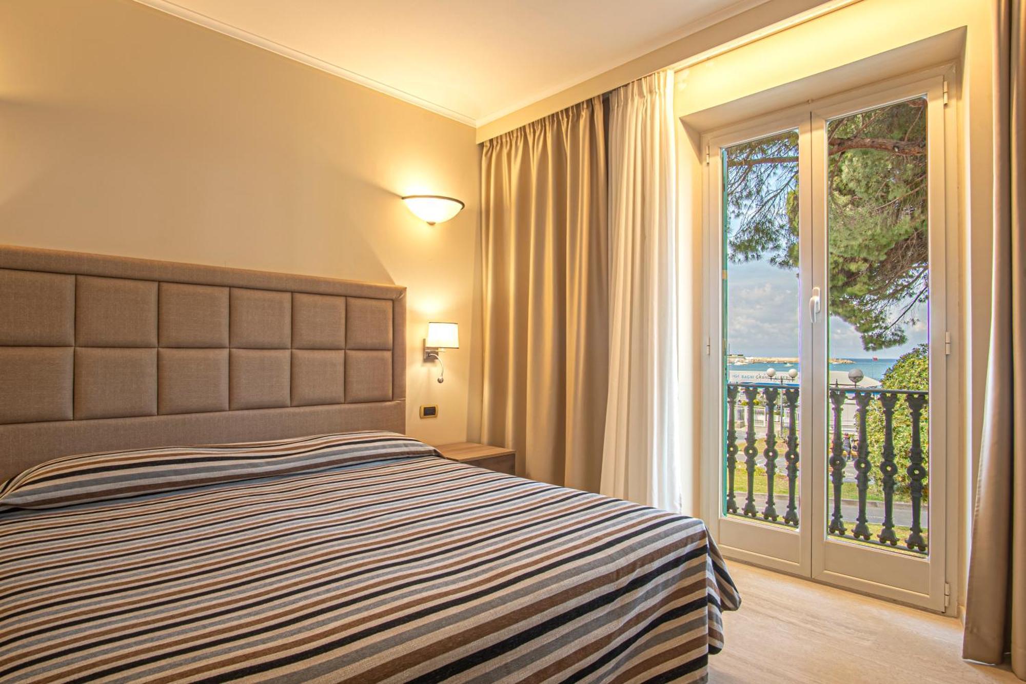 Grande Albergo Сестри-Леванте Экстерьер фото