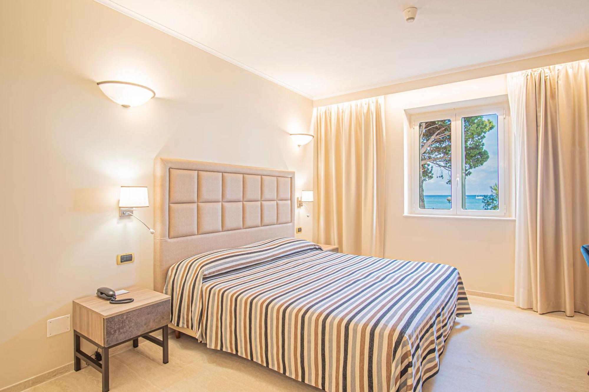 Grande Albergo Сестри-Леванте Экстерьер фото