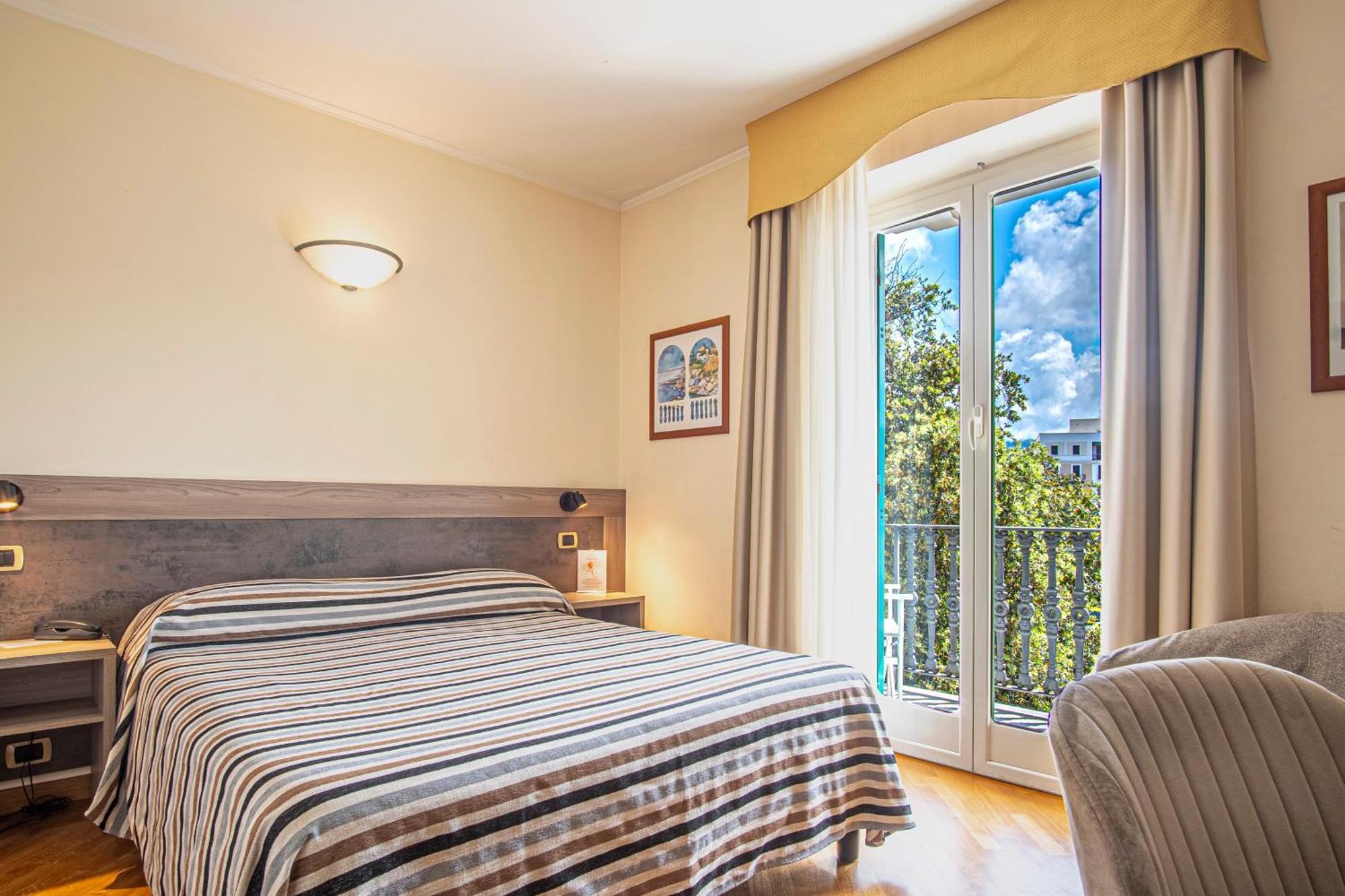 Grande Albergo Сестри-Леванте Экстерьер фото
